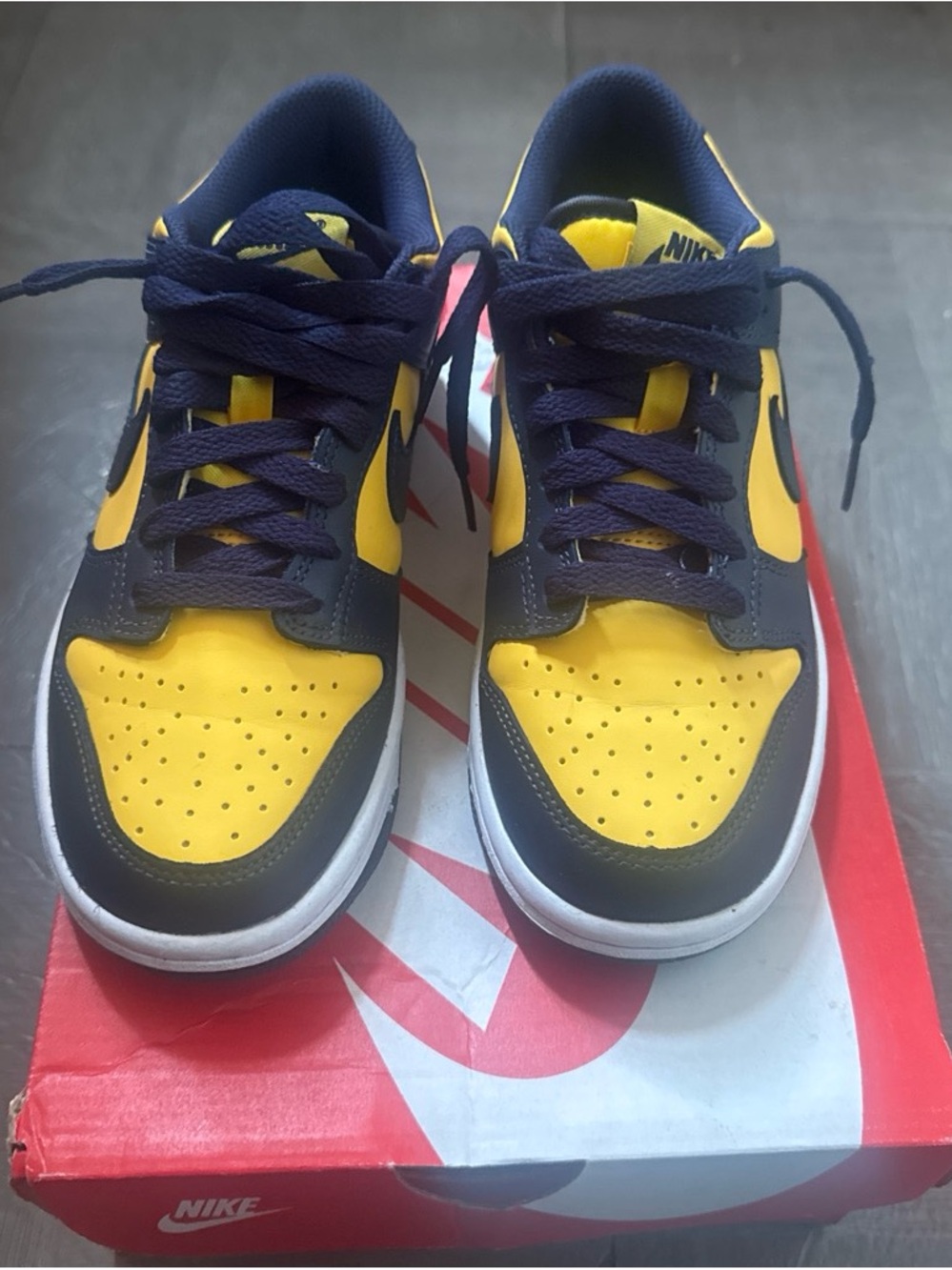 Nike Kids Low-Top Sneakers in Yellow and Navy